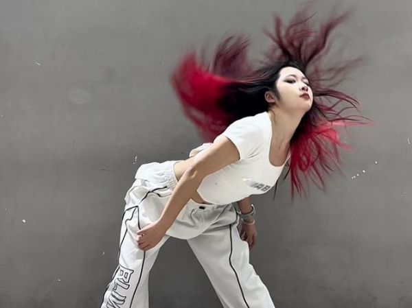 怎样地甩头_甩头动作怎么练