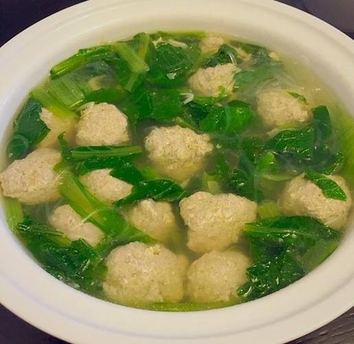 小白菜汆丸子怎么做_小白菜汆丸子汤的家常做法