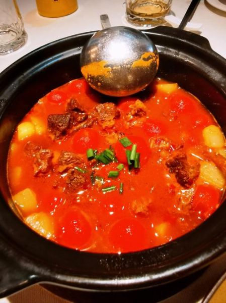牛肉炖西红柿怎么做好吃_牛肉炖西红柿简单做法