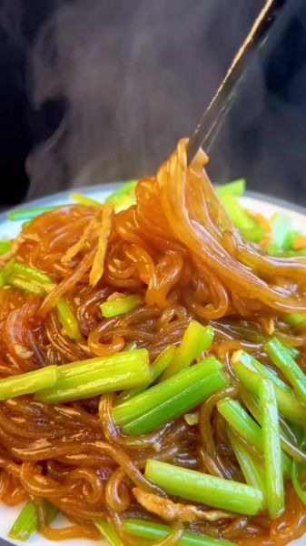 芹菜炒粉条怎么做_芹菜炒粉条的家常做法