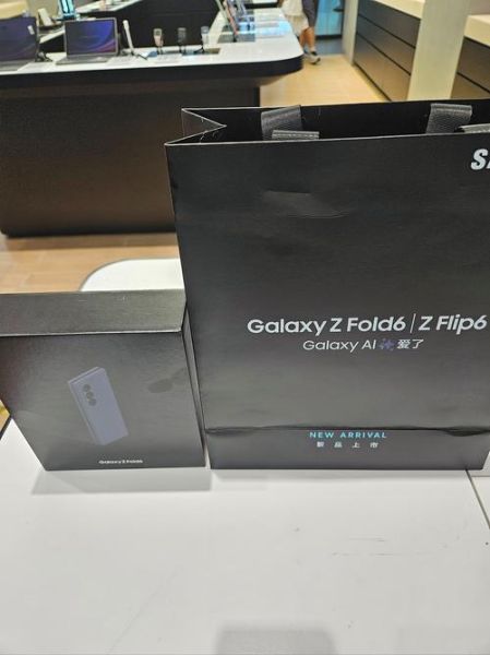 三星可折叠手机值得买吗_三星折叠屏手机优缺点