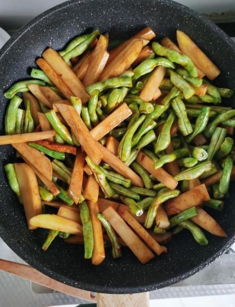 芸豆炖土豆的家常做法_芸豆炖土豆怎么做好吃