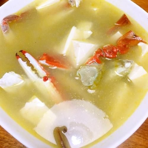 梭子蟹豆腐煲怎么做_梭子蟹豆腐煲需要焯水吗