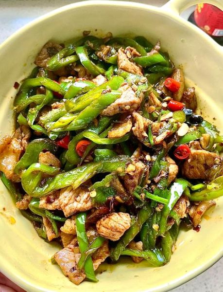 家常小炒肉怎么做_小炒肉先炒肉还是先炒辣椒