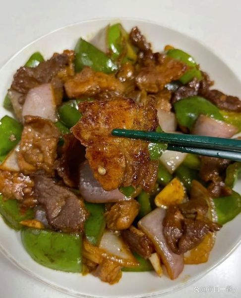 炒圆葱怎么炒好吃_圆葱炒多久才脆嫩