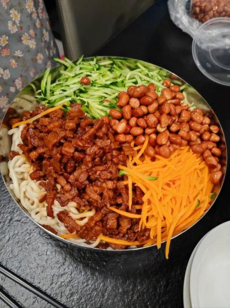炸酱面家常做法_炸酱面怎么做才好吃