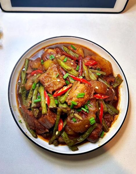 豆角炖排骨怎么做_豆角炖排骨需要焯水吗