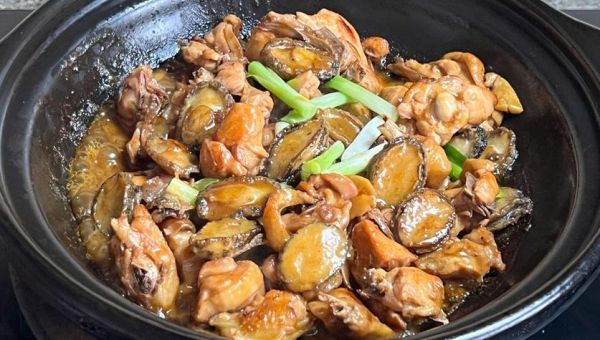 鲍鱼焖鸡怎么做_鲍鱼焖鸡最正宗的做法