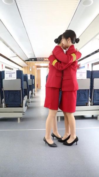 拥抱美女的正确姿势_如何优雅地拥抱女生