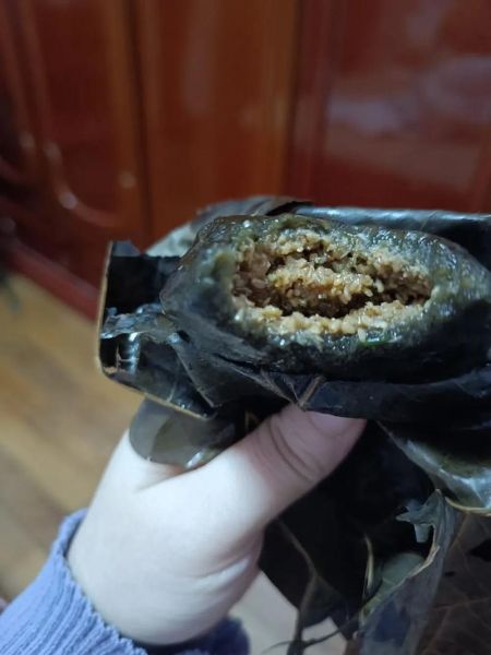 桐子叶粑粑怎么做_桐子叶粑粑的做法步骤