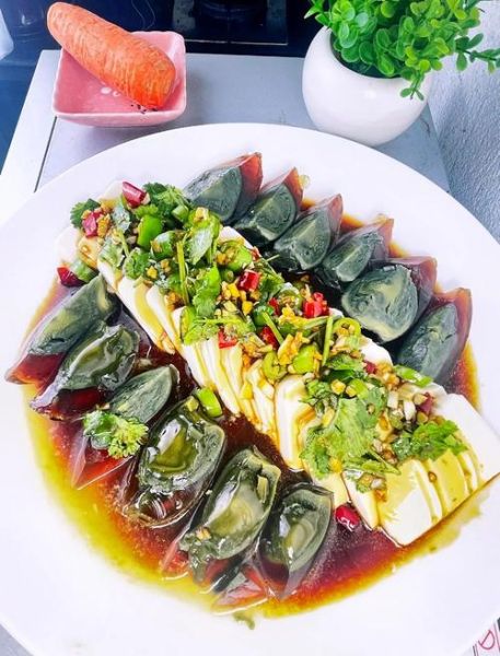 皮蛋拌豆腐的家常做法_皮蛋拌豆腐怎么做好吃