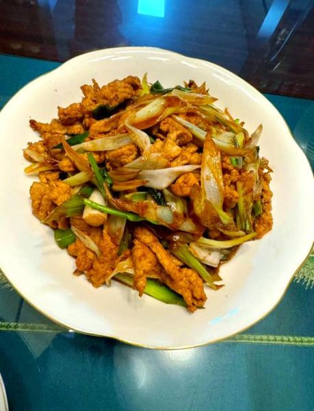 大葱炒肉片怎么做_大葱炒肉片先炒肉还是先炒葱