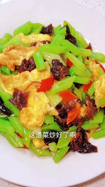 芹菜木耳炒肉怎么做_芹菜木耳炒肉先炒什么