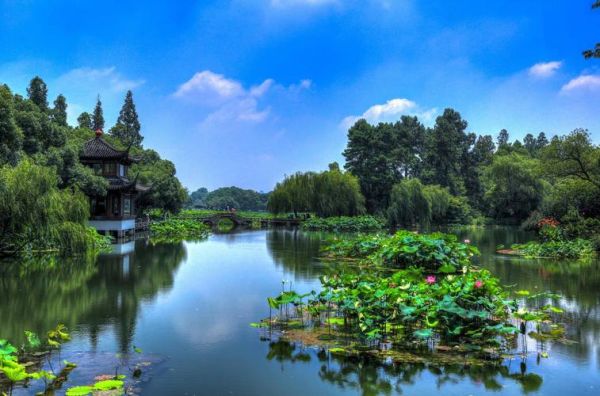 杭州西湖有哪些景点_杭州必去景点推荐