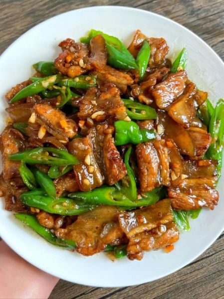 大辣椒炒肉怎么炒好吃_家常做法步骤详解