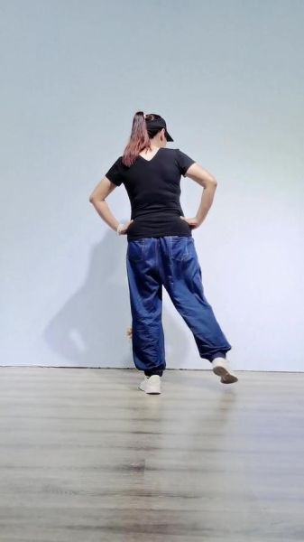 舞摇是什么意思_舞摇和蹦迪的区别