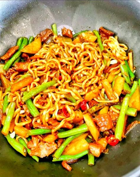豆角焖面怎么做_豆角焖面不糊锅技巧