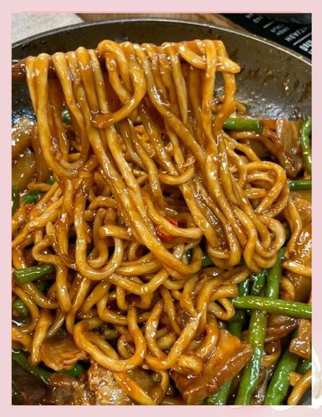 豆角焖面怎么做_豆角焖面不糊锅技巧
