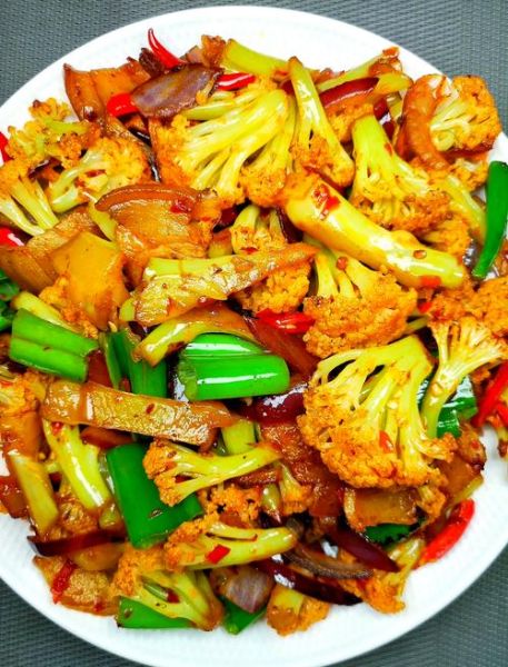 菜花怎么炒好吃_家常菜花做法大全