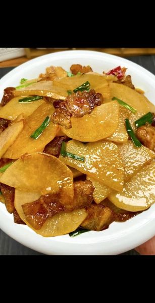 萝卜炒肉怎么炒好吃_萝卜炒肉用焯水吗