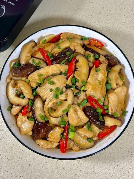 香菇炒鸡块怎么做好吃_香菇炒鸡块家常做法