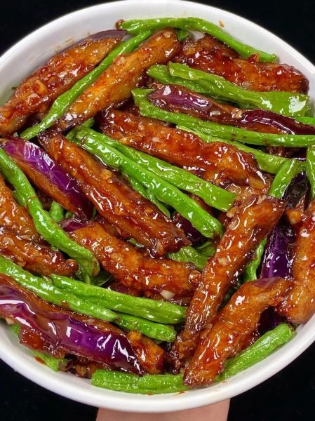 茄子烧豆角怎么做好吃_茄子烧豆角家常做法