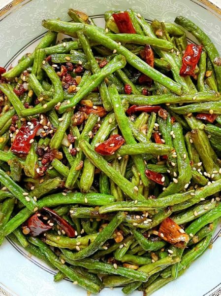 干煸豇豆角怎么做_干煸豇豆角用不用焯水