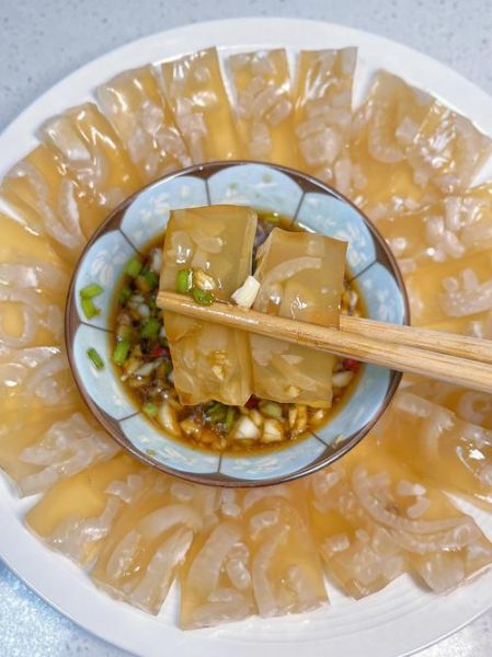 肉皮冻怎么做_家常肉皮冻的做法窍门