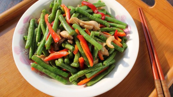 炒豇豆怎么炒好吃_炒豇豆用焯水吗