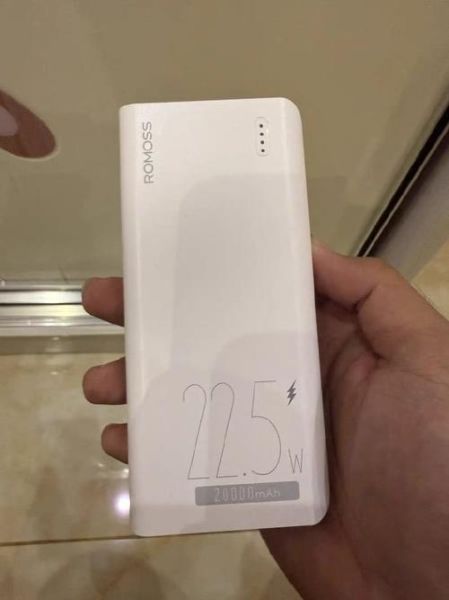 20000毫安充电宝能充几次手机_真实续航测试
