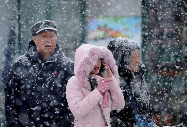 鹅毛大雪是怎么形成的_鹅毛大雪和暴雪区别