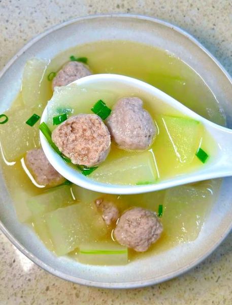 冬瓜粉丝丸子汤怎么做_冬瓜丸子汤粉丝要不要提前泡