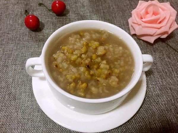 如何煮绿豆汤不变色_绿豆汤怎么煮才碧绿