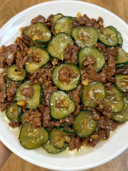 黄瓜炒牛肉怎么炒才嫩_黄瓜炒牛肉要不要焯水