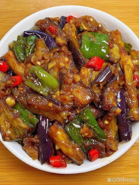 青椒炒茄子怎么做_家常青椒炒茄子简单做法