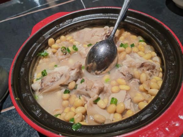 黄豆烧猪蹄怎么做_黄豆烧猪蹄的家常做法