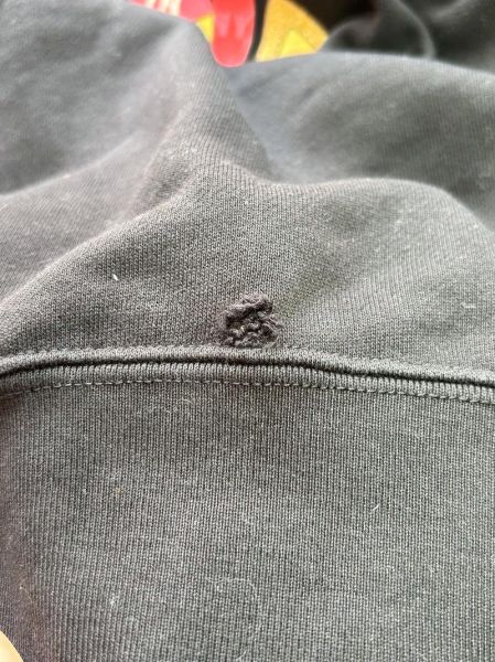 梦到衣服破了个洞_是什么意思