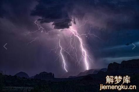 梦见下大暴雨是什么意思_如何化解