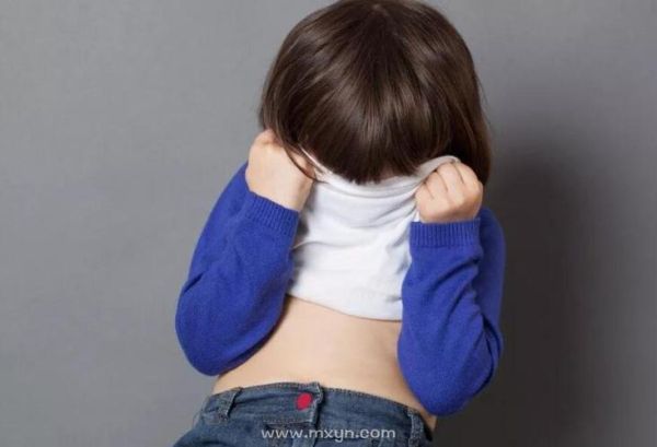 梦见尿裤子是什么意思_如何化解尴尬梦境