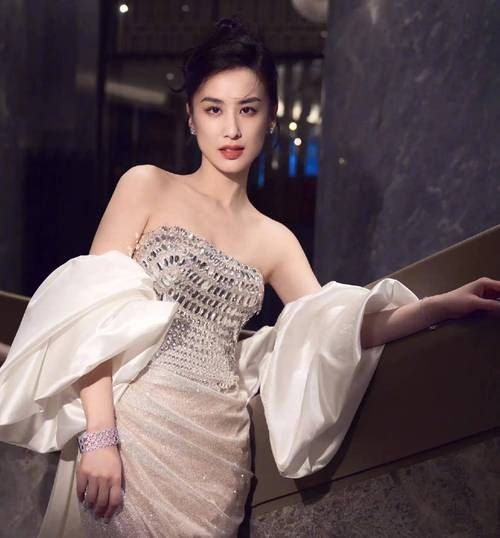 黄圣依属什么生肖_黄圣依属相性格分析