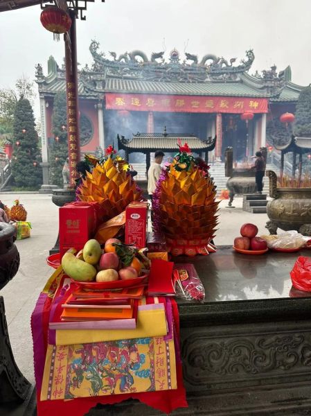 烧香属相相冲怎么办_哪些生肖不能一起上香