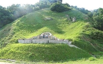下葬风水财运_如何选墓地旺后代