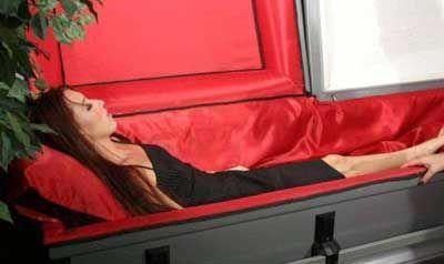 梦到给死人穿衣服是什么意思_梦见给死人穿衣服好不好