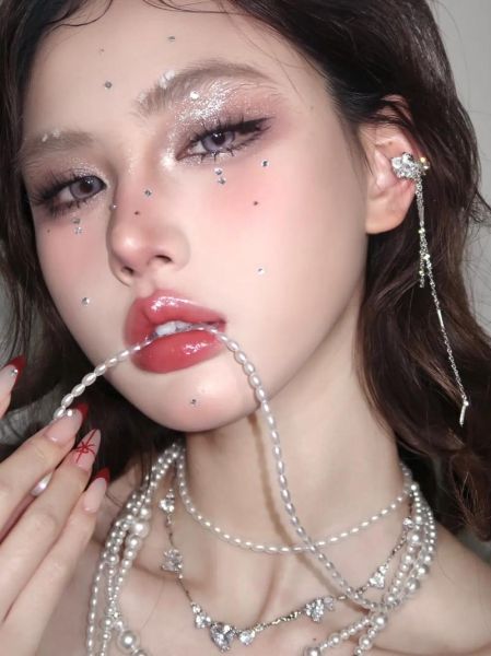 梦到化妆是什么意思_梦见化妆预示着什么