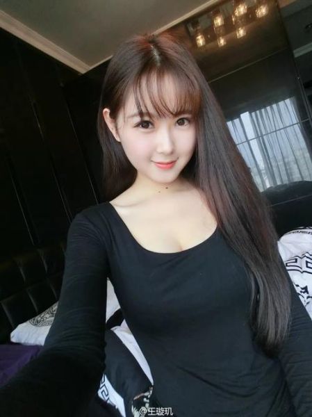 梦见自己只穿内裤是什么意思_如何化解尴尬梦境