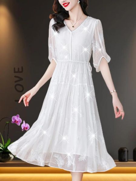 梦见穿白衣服是什么意思_白衣服梦境解析