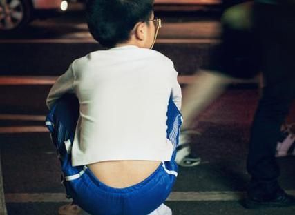 梦见脱裤子是什么意思_为什么会梦见自己脱裤子