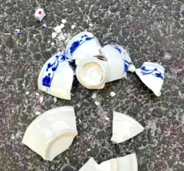 梦到把碗摔碎了_意味着什么