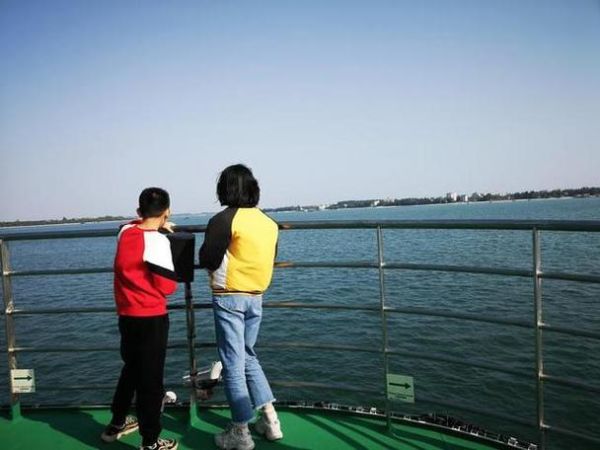 梦到翻船但人都没事_梦见船翻了人安全什么预兆