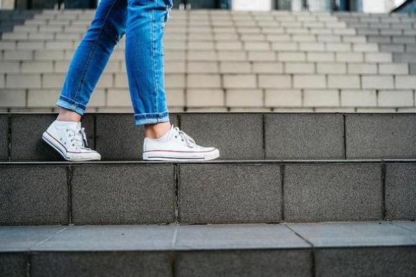 梦到爬台阶是什么意思_梦见爬台阶很累代表什么